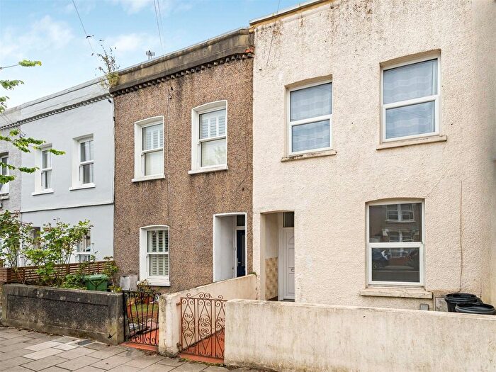3 Bedroom Terraced House For Sale In Fountain Road, London, SW17