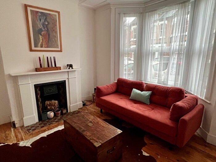 1 Bedroom Flat To Rent In Mafeking Avenue, Brentford, TW8