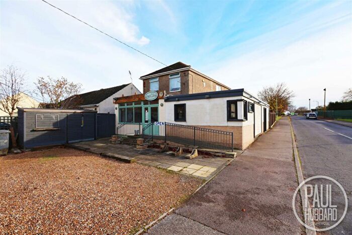2 Bedroom Detached House For Sale In Lowestoft Road, Carlton Colville, Suffolk, NR33