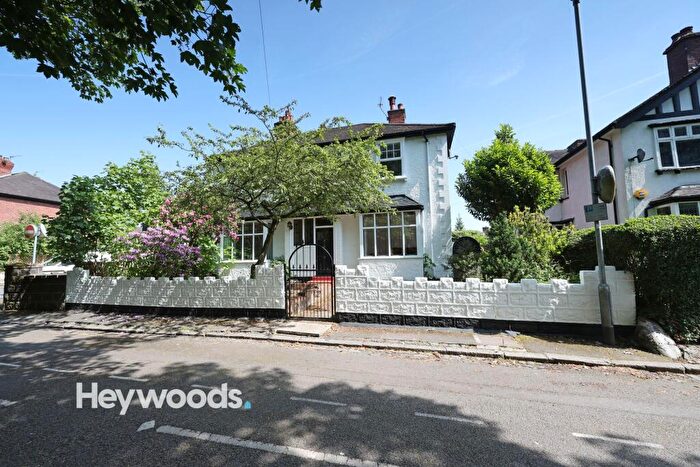 4 Bedroom Semi-Detached House For Sale In Stowell Green, Hartshill, Stoke-on-Trent, ST4