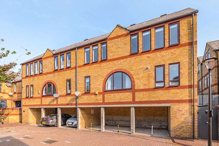 2 Bedroom Flat To Rent In Codling Close, Wapping, E1W