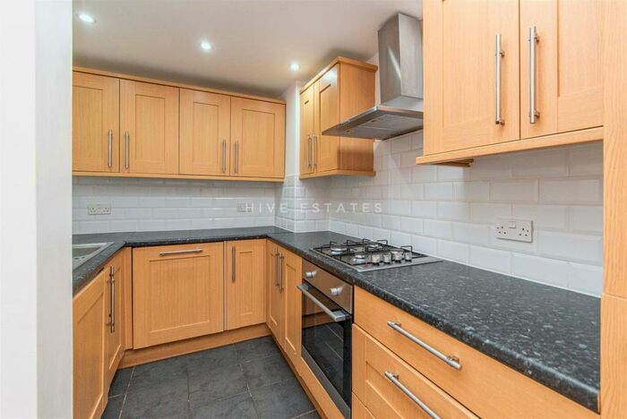 3 Bedroom Flat To Rent In Forsyth Road, Jesmond, Newcastle Upon Tyne, NE2
