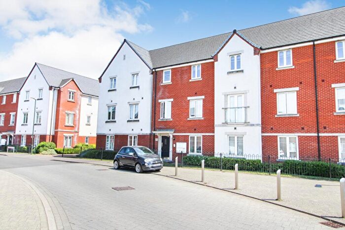 2 Bedroom Flat For Sale In Cornwell Avenue, Crawley., RH10