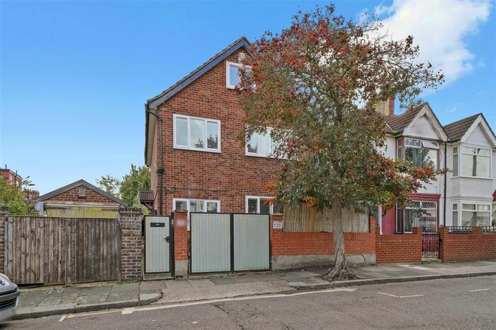4 Bedroom Detached House To Rent In Stanley Road, Mitcham, CR4