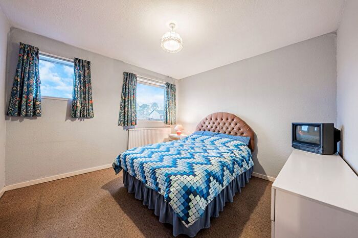 2 Bedroom Semi-Detached House For Sale In Hillend Road, Clarkston, G76