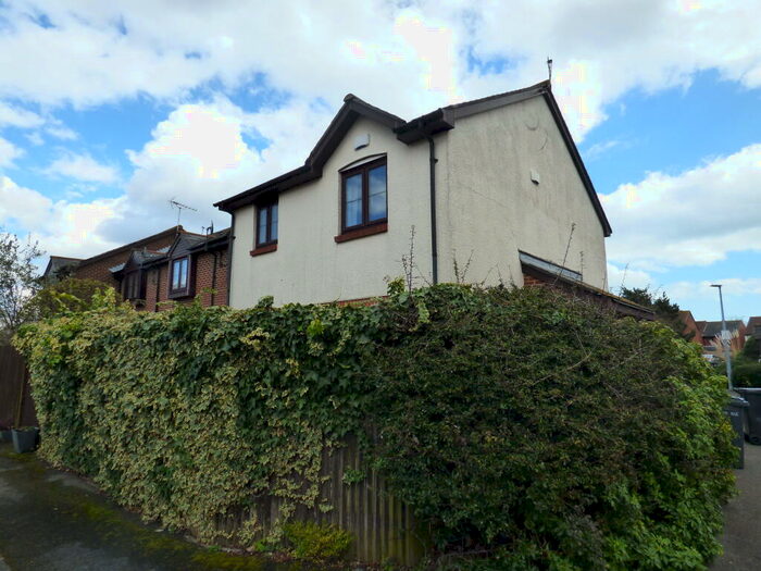 1 Bedroom House To Rent In Poole, BH15