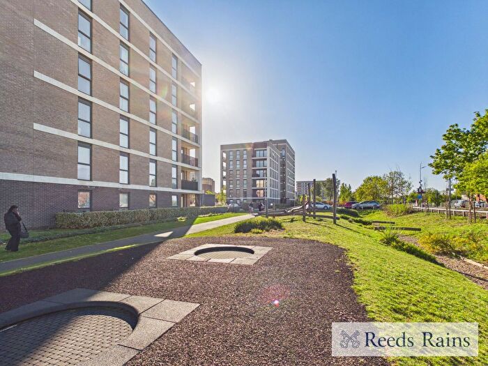 2 Bedroom Flat For Sale In Fairmont Road, Rainham, RM13