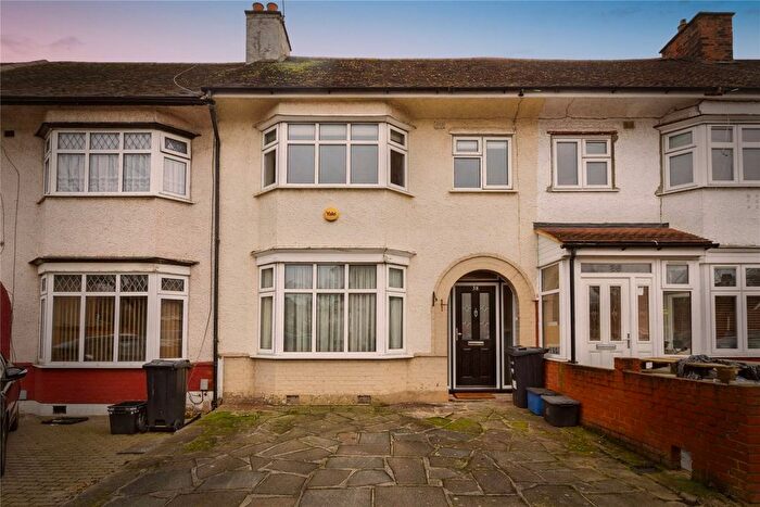 3 Bedroom Property To Rent In Cantley Gardens, Ilford, IG2