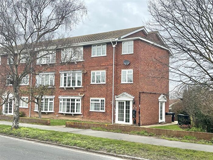 2 Bedroom Flat For Sale In Holland Road, Holland-On-Sea, Essex, CO15