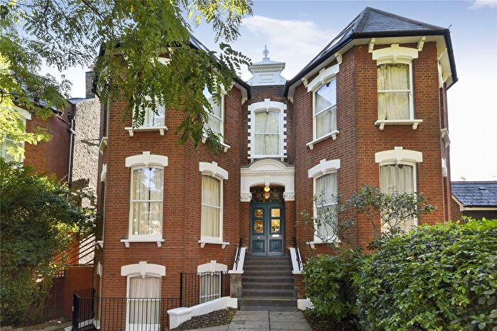 3 Bedroom Flat To Rent In Christchurch Avenue, London, NW6
