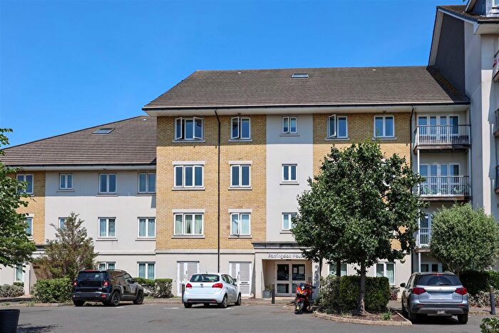 2 Bedroom Flat For Sale In Farringdon House, West Drayton, UB7