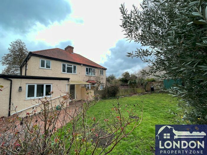 4 Bedroom Semi-Detached House To Rent In Wandle Court Gardens, Wallington, Croydon, CR0
