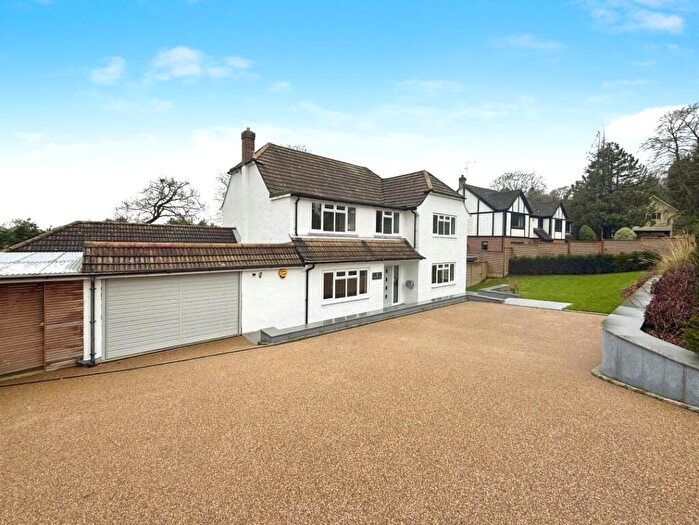 4 Bedroom Detached House To Rent In Hurst Close, Woking, Surrey, GU22