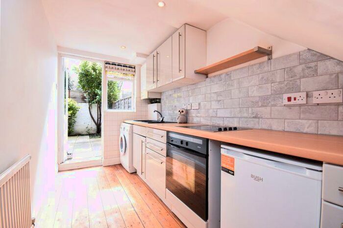 1 Bedroom Flat To Rent In Lysias Road, Clapham South, SW12