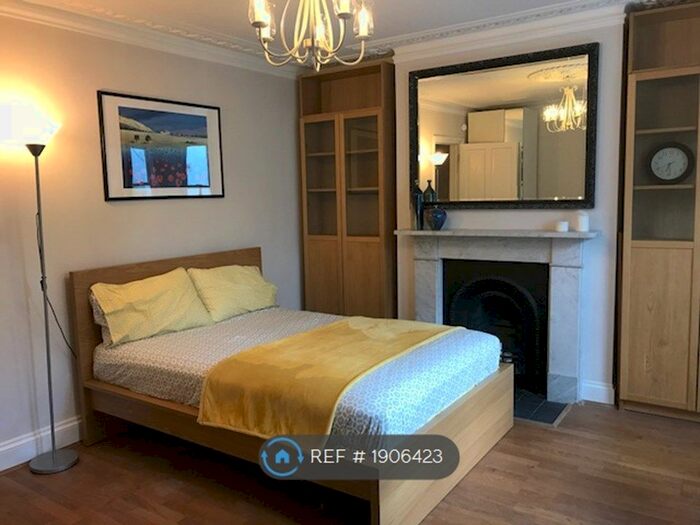 1 Bedroom Flat To Rent In Combedale Road, London, SE10