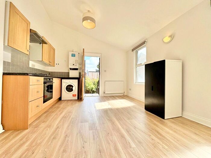 Studio To Rent In Norwood Road, SE27