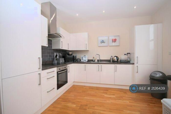 2 Bedroom Flat To Rent In Ambassador House, Harrow, HA1