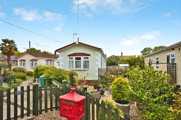 2 Bedroom Mobile/park Home For Sale In Hurst Park, Martock, Somerset, TA12