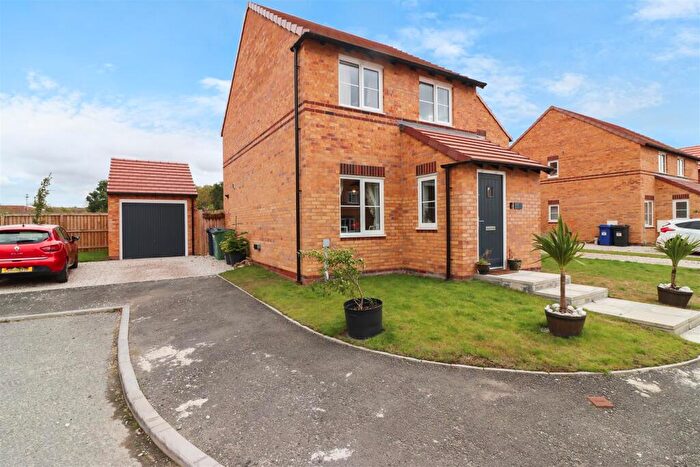 3 Bedroom Detached House To Rent In Swan Street, Poolsbrook, S43