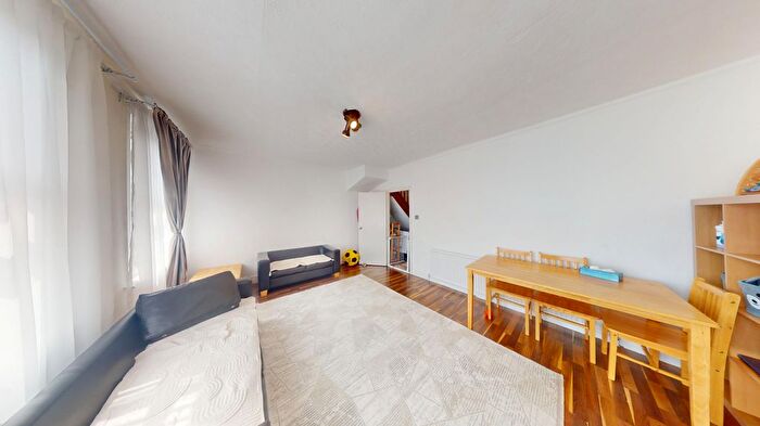 3 Bedroom Flat To Rent In East End Road, London, N2
