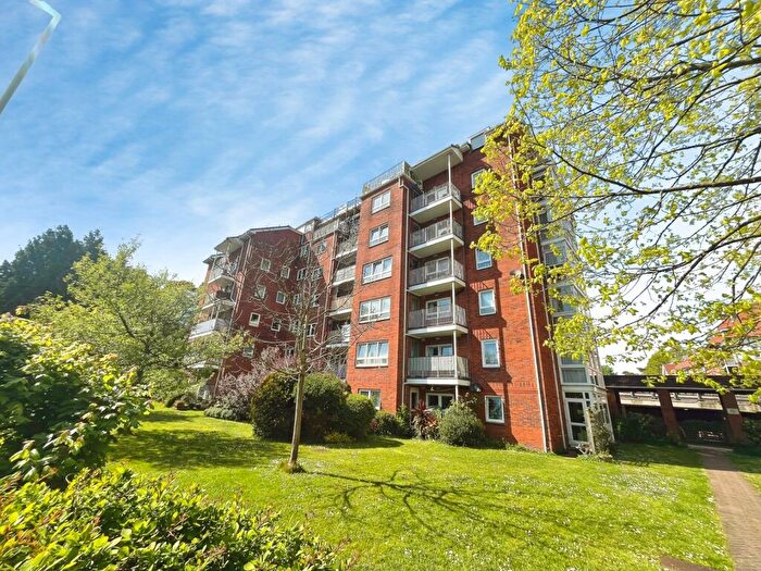2 Bedroom Apartment For Sale In Christchurch Road, Bournemouth, Dorset, BH1