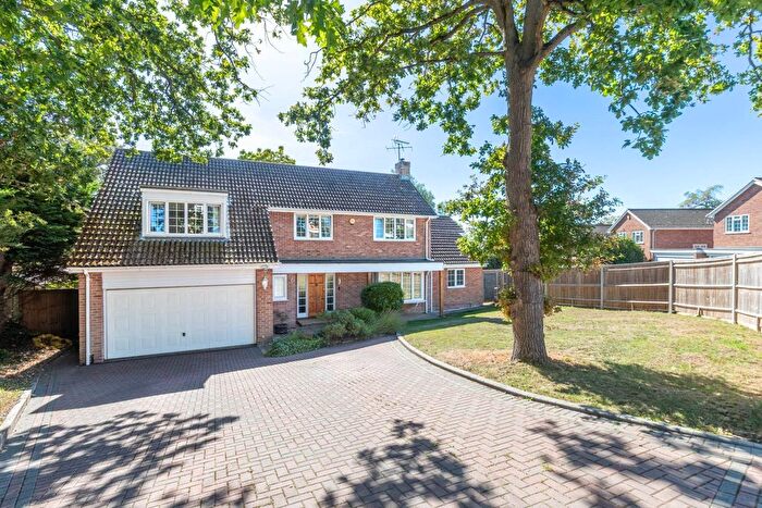 6 Bedroom Detached House For Sale In Picton Way, Caversham, RG4