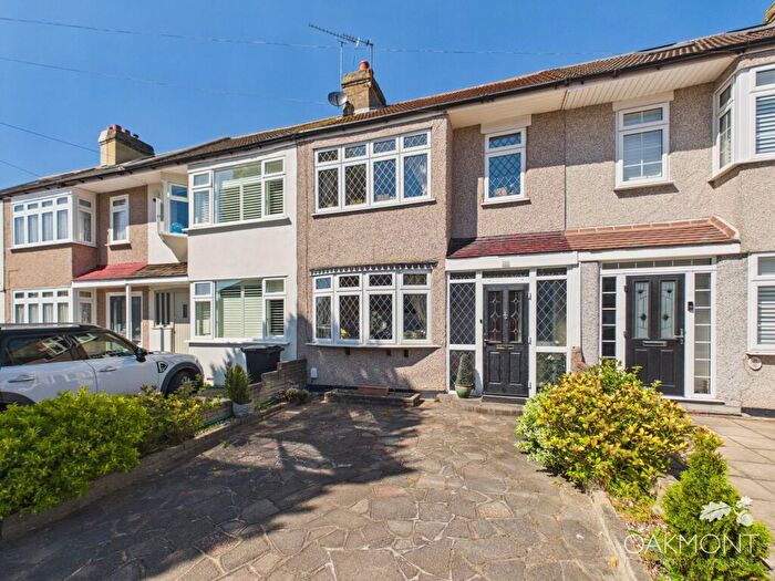 3 Bedroom Terraced House For Sale In Primrose Glen, Hornchurch, RM11