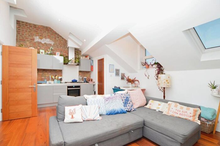 2 Bedroom Flat To Rent In High Street London, SE20