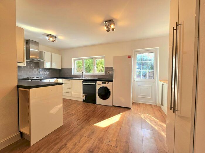 3 Bedroom House To Rent In Glenfarg Road, Catford, SE6