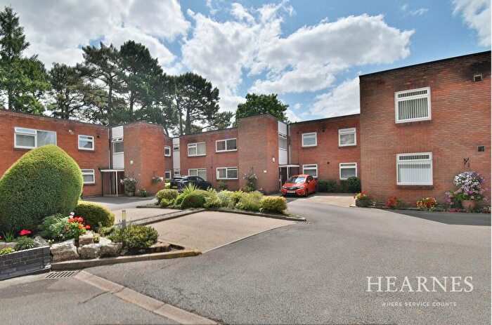 3 Bedroom Flat For Sale In Golf Links Road, Ferndown, BH22