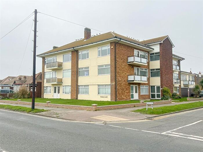 2 Bedroom Flat For Sale In Marine Parade East, Clacton-On-Sea, CO15