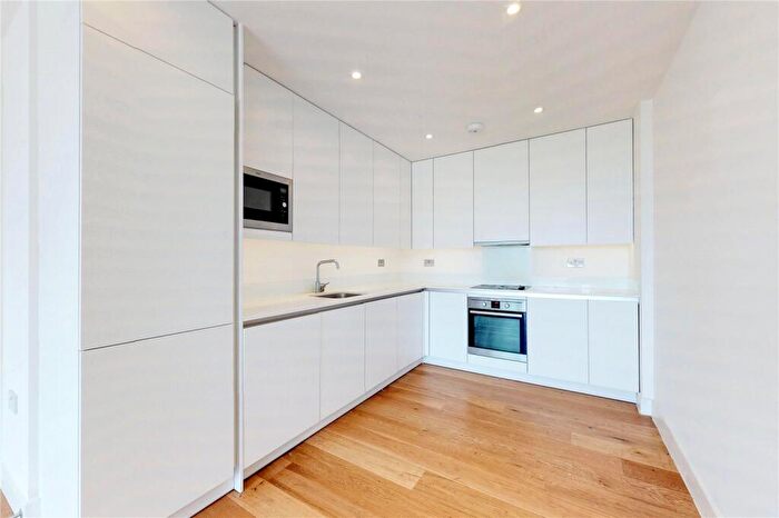 2 Bedroom Apartment To Rent In Plumbers Row, Aldgate, London, E1