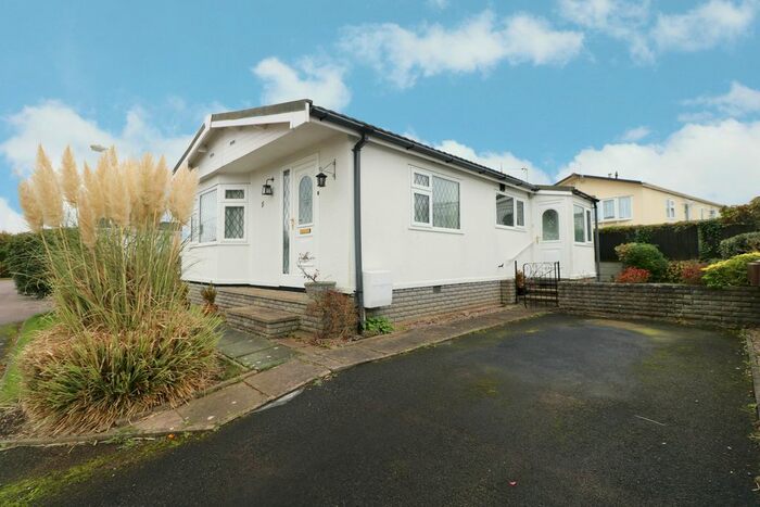 2 Bedroom Park Home For Sale In Ash Crescent, Hillcrest Park, Wythall, Birmingham B47