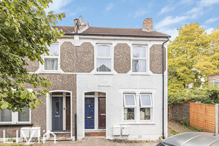 2 Bedroom Maisonette To Rent In Jacksons Place, Cross Road, East Croydon, CR0