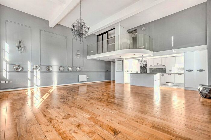 3 Bedroom Flat To Rent In Victorian Heights, Thackeray Road, London, SW8
