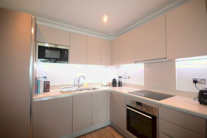 1 Bedroom Apartment To Rent In Acre Passage, SL4