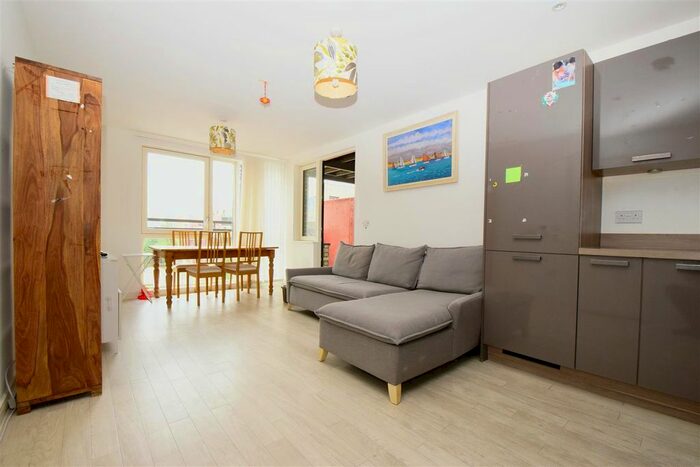 2 Bedroom Flat To Rent In Blondin Way, Canada Water, SE16