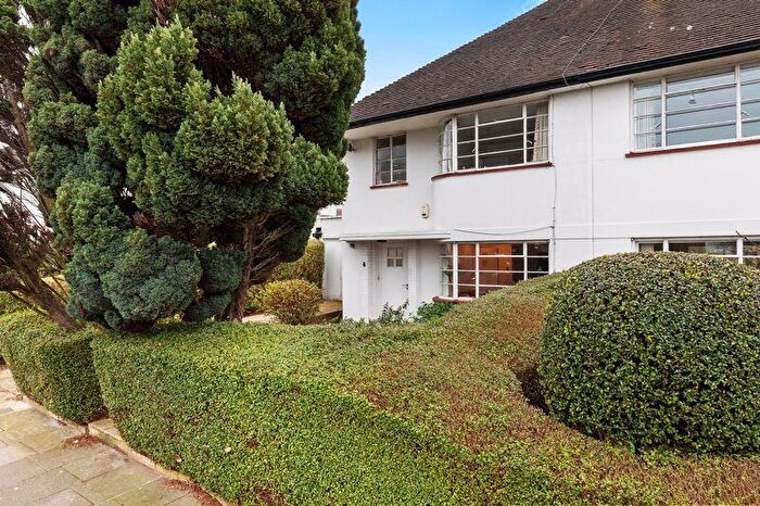 4 Bedroom Semi-Detached House For Sale In Ludlow Way, Hampstead Garden Suburb, NW11