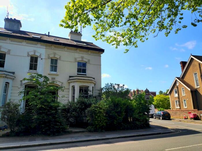 2 Bedroom Flat To Rent In Hatchlands Road, Redhill, RH1