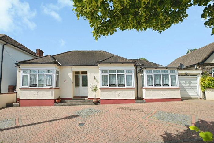 4 Bedroom Bungalow For Sale In Hillfoot Road, Romford, RM5