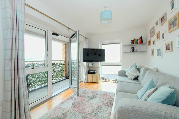 2 Bedroom Flat To Rent In Arla Place, Ruislip, HA4
