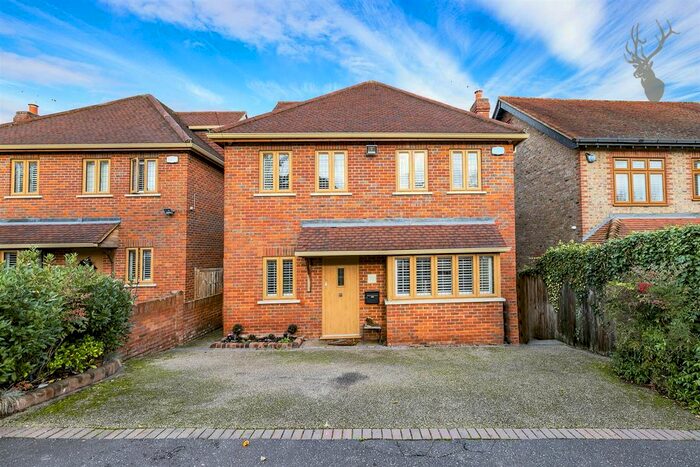 5 Bedroom Detached House To Rent In Blackacre Road, Theydon Bois, Epping, CM16