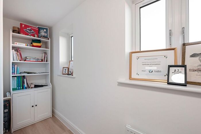 3 Bedroom End Of Terrace House For Sale In Handford Crescent, Shirley, B90