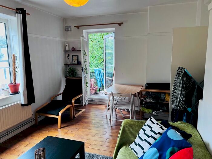 2 Bedroom Flat To Rent In Hendale House, Upper Clapton Road, Hackney, E5