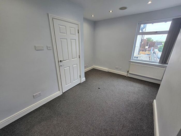 3 Bedroom Flat To Rent In High Road, Uxbridge, UB10