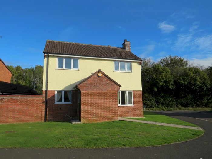 3 Bedroom Detached House For Sale In Moss Mead, Chippenham SN14