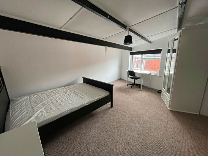 6 Bedroom End Of Terrace House To Rent In Manor Drive, Leeds, West Yorkshire, LS6