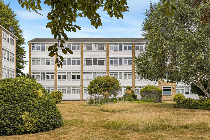 2 Bedroom Maisonette For Sale In Tarnwood Park, Eltham, SE9