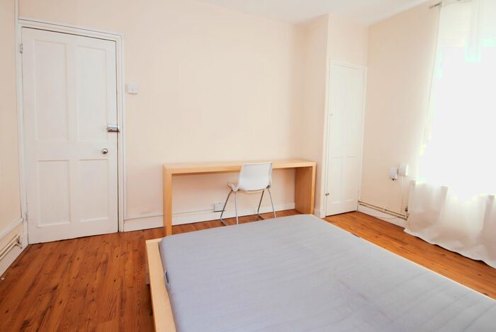 4 Bedroom Property To Rent In County Street, London, SE1