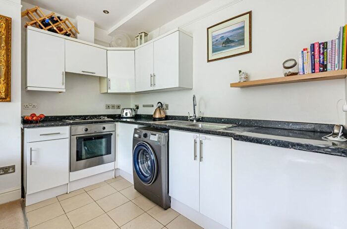2 Bedroom Flat To Rent In Breakspears Road, Brockley, London, SE4